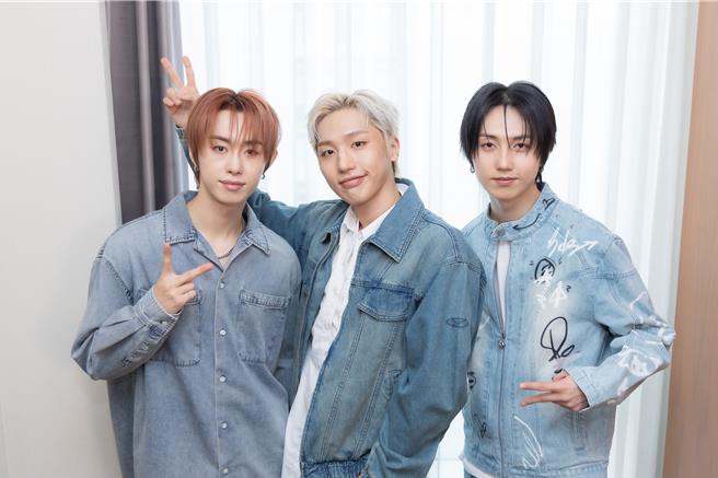 Bitsaeon（左起）、Narachan、Roda來台開唱前不忘接受台媒連訪。（ONINN ASIA提供）