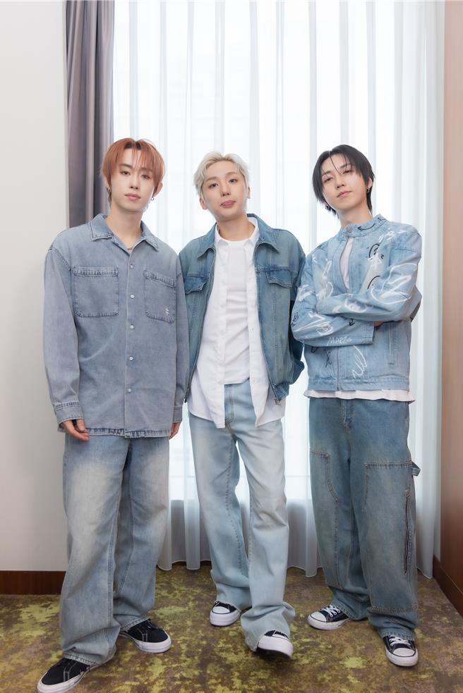 Bitsaeon（左起）、Narachan、Roda分享過年計畫。（ONINN ASIA提供）