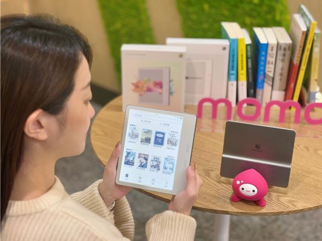 momoBOOK機身採用金屬材質，輕巧便攜。（momo購物網提供）