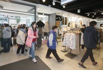 愛心企業NET封館送暖17年 家扶童免費穿新衣過年