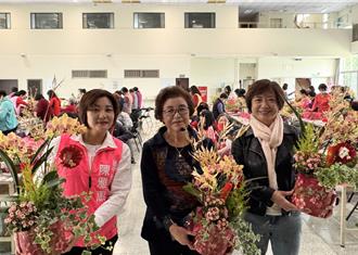 台中辦盆栽組合DIY 上百民眾參與迎新春