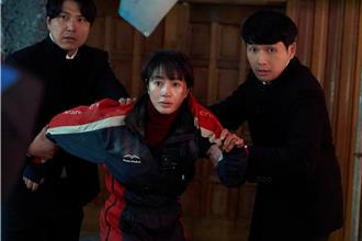 韓劇《揭密最前線》首播超刺激！ 情侶公廁恩愛竟撞見驚悚畫面