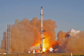 SpaceX試飛爆炸 航班大亂