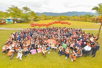 台灣大銀髮宴送暖18年