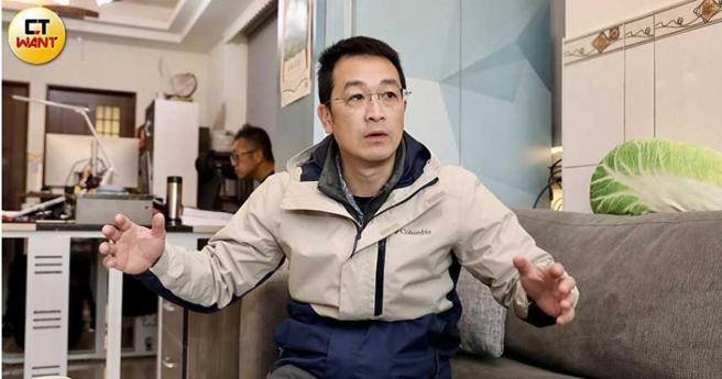 金门县议员董森堡呼吁环保局应订出计画，让保丽龙尽快退场。（图／方万民摄）