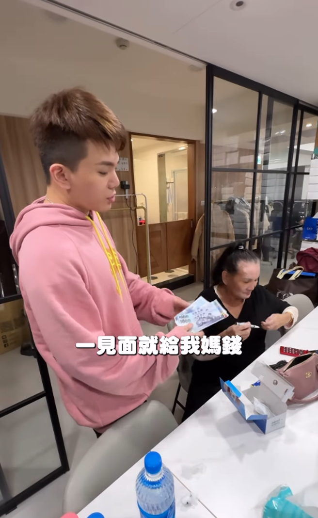 孙生一肩扛下照顾出狱母亲的责任。（孙生IG）