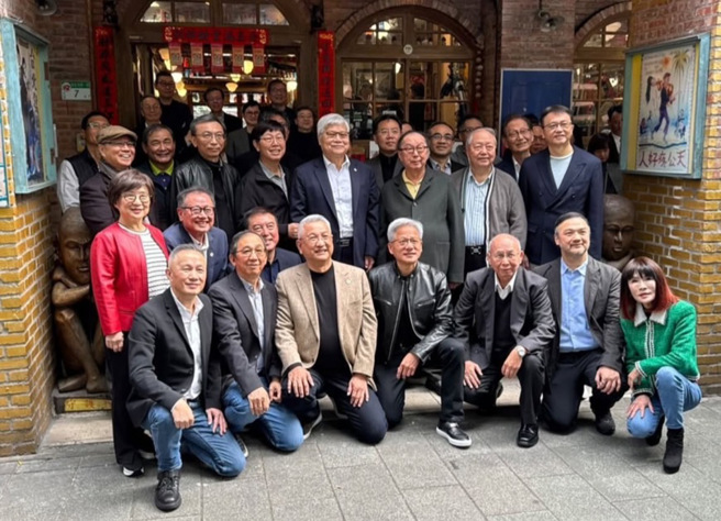 黄仁勋18日中午于台湾传统怀旧料理「砖窑」宴请一眾科技业大老。（图／张珈睿）
