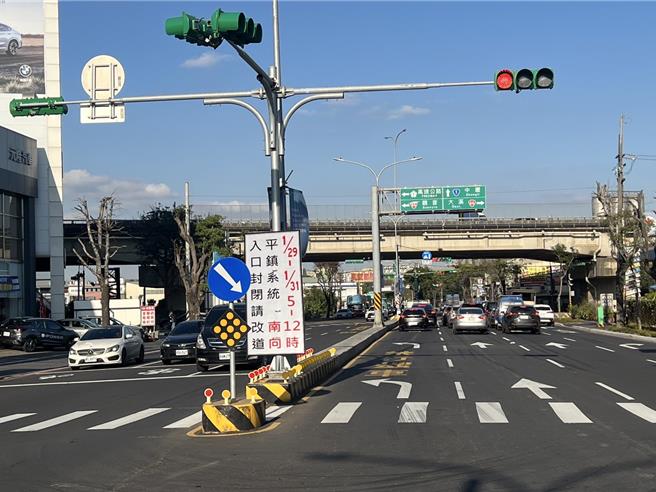 2025年春節連續假期計有9天，預估民眾將運用連假走春、旅遊、拜訪親友，為維護春節連續假期交通順暢與安全，「執法、維安」不休假，提醒民眾在連假期間出遊、團聚、飲宴務必遵守交通規則，平安喜樂迎新年。（警方提供）