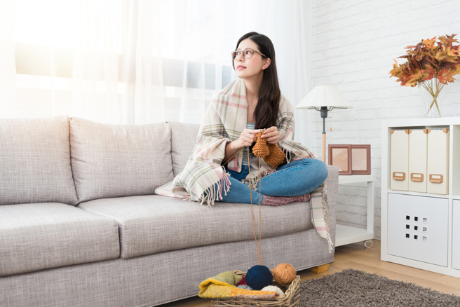 内行网友表示，把气泡纸贴在窗户上，可以让室内升温，快速暖房又不用耗电。（图：shutterstock／达志）