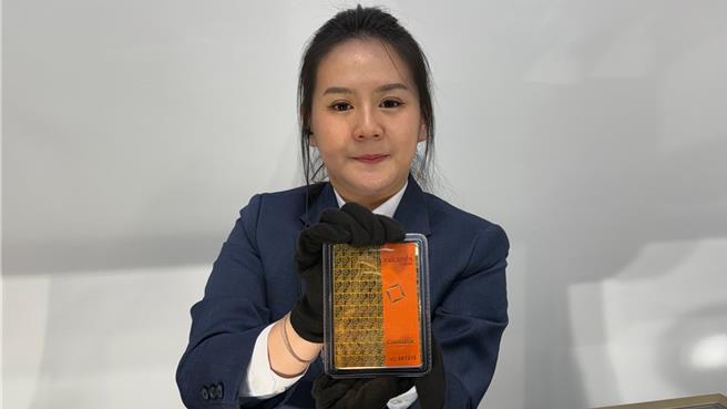 国际金价不断创下歷史新高，加上地缘政治风险升温，近年民眾买黄金作为避险资产趋势上升。（柯宗纬摄）