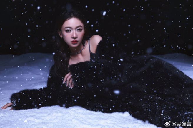 吴谨言不像怀孕的状态，引发网友好奇「是否已生产完」。（图／翻摄自吴谨言 微博）