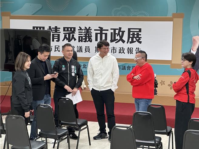 针对民眾党主席补选，党台北市议员们定调各自开放投票且不对外表态，但也都希望未来党主席的人选是能整合全党的领袖。图为民眾党北市议会党团政见发表活动。（丁上程摄）
