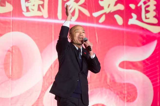 立法院17日晚间举办「当我们同在一起」团队共进活动，院长韩国瑜出席致词。(翻摄自韩国瑜脸书)