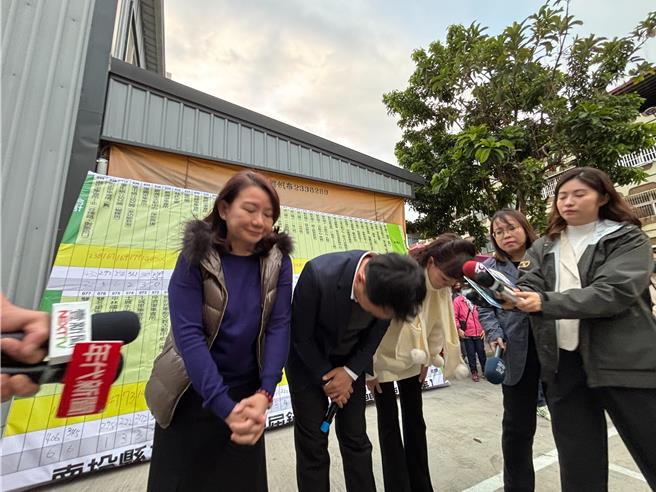 草屯镇长补选18日举行投开票，民进党候选人蔡铭轩发表败选感言，谦称个人努力不够。（冯惠宜摄）