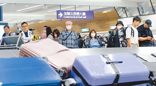 農曆春節將至，陸客若能來台， 對台灣觀光業者來說將是一個振奮的消息。圖為桃機。（本報資料照片）