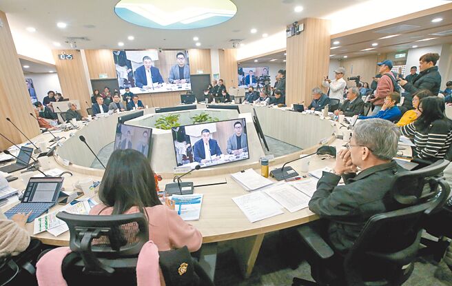 环境部17日举行台电基隆协和电厂更新改建案（天然气第四接收站）第6次环评初审。（赵双杰摄）