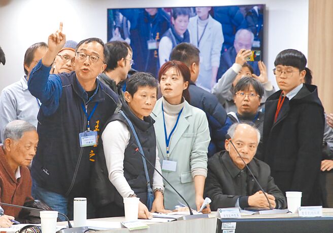 台电规画在基隆外木山兴建第四天然气接收站（四接），提出「协和发电厂更新改建计画」，环境部17日召开第六次环评初审会议。（赵双杰摄）