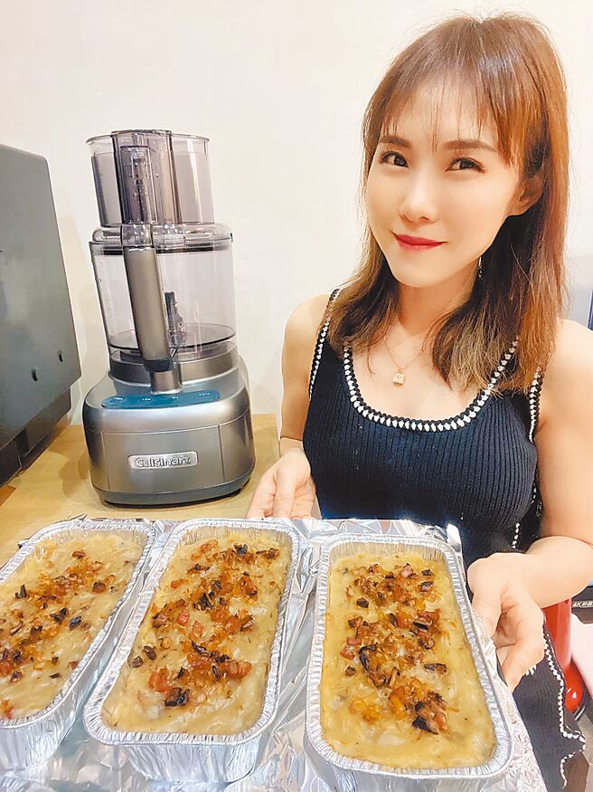 吴申梅分享手工制作港式萝卜糕秘诀。（吴申梅提供）