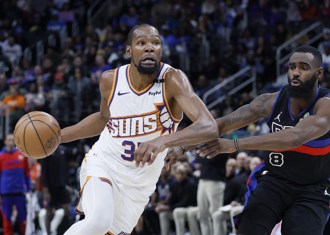 NBA》杜蘭特、戴文布克攜手轟破70分 太陽驚險拔活塞