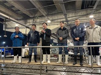漁業署長視察漁貨交易 年前5日魚貨供應將增約3成