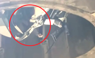 貨車詭撞卡護欄 駕駛懸空僅露手！「破百人」墜橋影片曝