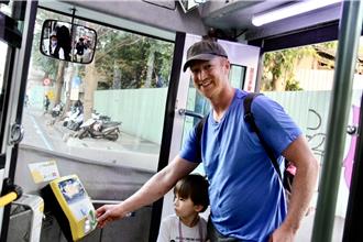 永居外僑也能享公車10公里免費：就愛台中人情味