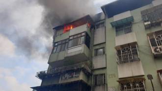 快訊》北市木柵公寓大火 火舌竄出民眾驚逃