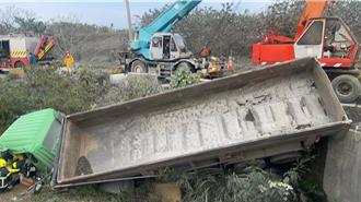 里港2輛砂石車疑「會車」擦撞　司機連人帶車掉落堤防亡