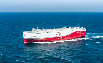 全球最大汽車運輸船啟用 比亞迪深圳號滾裝船出塢