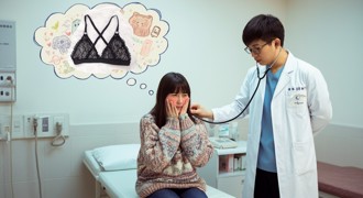 感冒看病忘記穿內內！ 男醫師聽診時「好害羞」