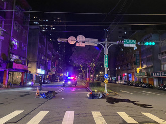 新店2機車路口嚴重撞擊 38歲男撞斷手指送醫搶救