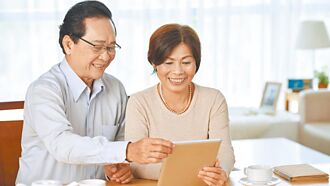 治療眼疾費用高 業者：宜納保障規劃