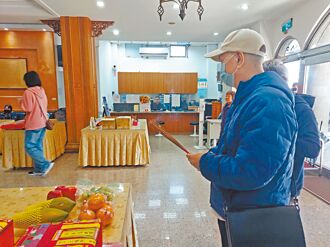 黃麟凱伏法 王爸爸淚祭妻女：人在做天在看