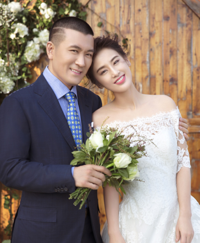 黄圣依与杨子17年婚姻出状况。（图／摄自微博）