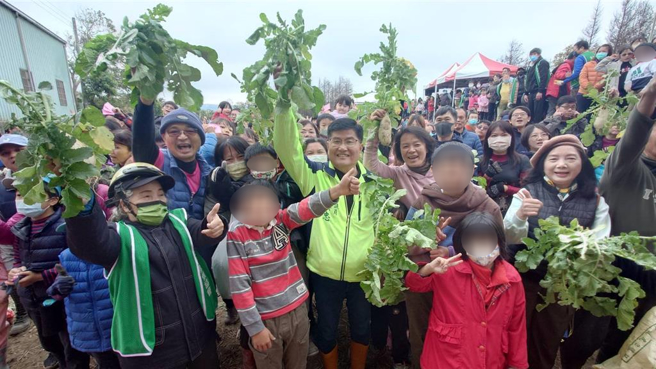 市議員楊典忠與民同樂。（楊典忠服務處提供／李京昇台中傳真）