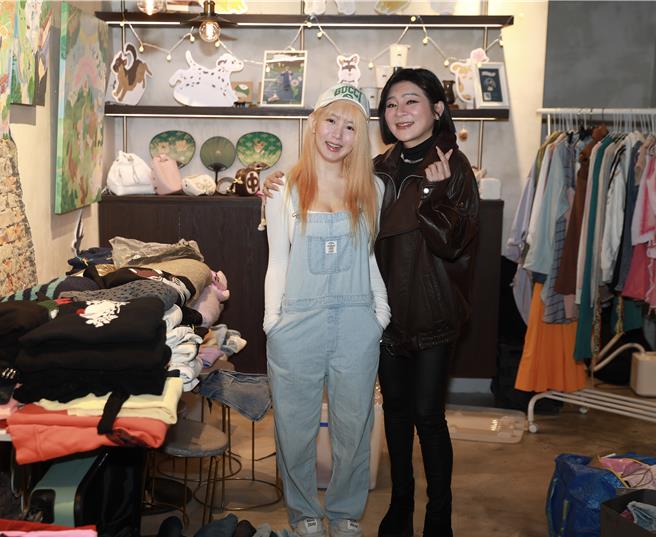郭书瑶、王彩桦一起举办公益二手拍卖。（星星相艺提供）