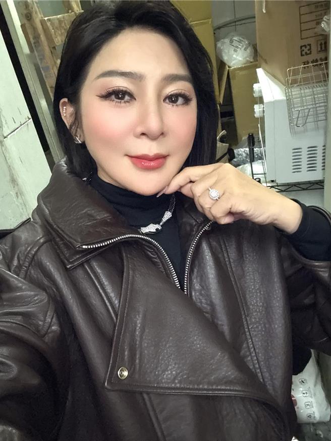 王彩桦举办公益二手拍卖。（摘自王彩桦脸书）