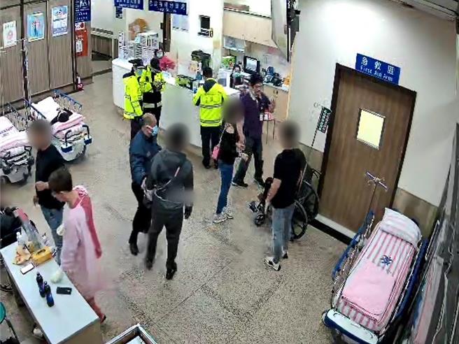 前年12月部立基隆医院发生醉汉企图攻击医护人员，基隆地方法院日前将涉案的陆姓及周姓男子，分别判处3月及2月有期徒刑。（部立基隆医院提供／张志康基隆传真）