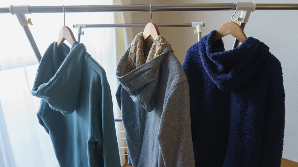 秋冬衣服不易乾，不少人會用除溼機來加速衣服乾燥。（示意圖，shutterstock／達志）
