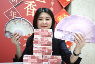 換2000元新鈔「上面有人名」他疑是舊鈔 過來人解答了