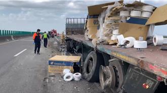 台84拖板車駕駛下車綁物品　慘遭撞飛墜橋搶救不治