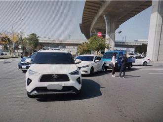 台中潭子台74匝道3車連環撞   3駕駛幸無大礙