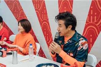 陳鴻現身屏東擔任美食評審！赴「民族夜市掃街」興奮嘗鮮