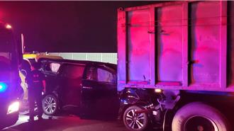 台88快速路3車連環撞　休旅車被夾擊釀2人傷