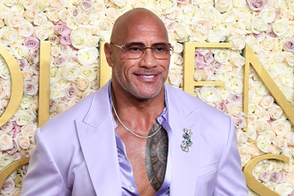 巨石強森成女兒奴！ 頂「死亡芭比粉濃妝」嫵媚登場全網笑翻