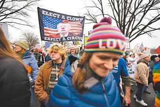 川普抵華盛頓 抗議團體示威