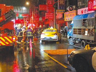 中和 老翁遭微电车撞倒 连3车辗毙