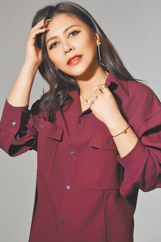 艾怡良戴MIKIMOTO 明珠在握添好运