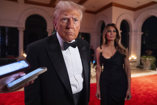 川普（图左）与其夫人梅兰妮亚（图右）出席公开场合。（图／路透社）