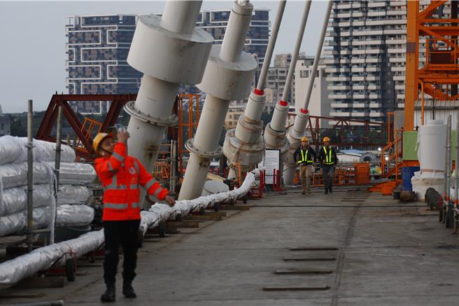 淡江大桥的钢索由奥地利制造，海运到台湾。（张铠乙摄）